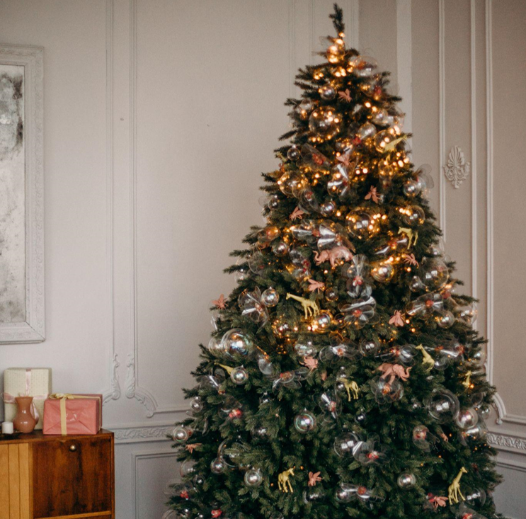 What Size Christmas Tree is Best for an 8-Foot Ceiling?