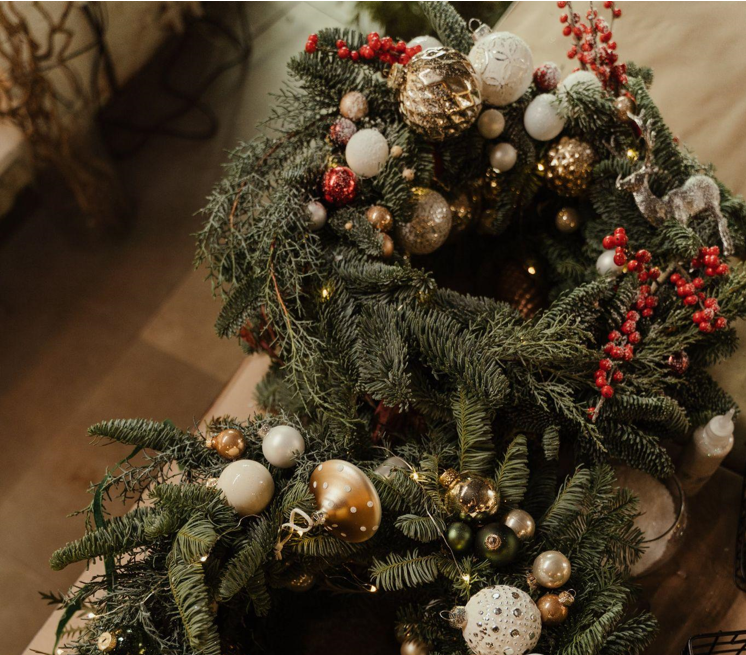 Decorating the Best Artificial Christmas Trees