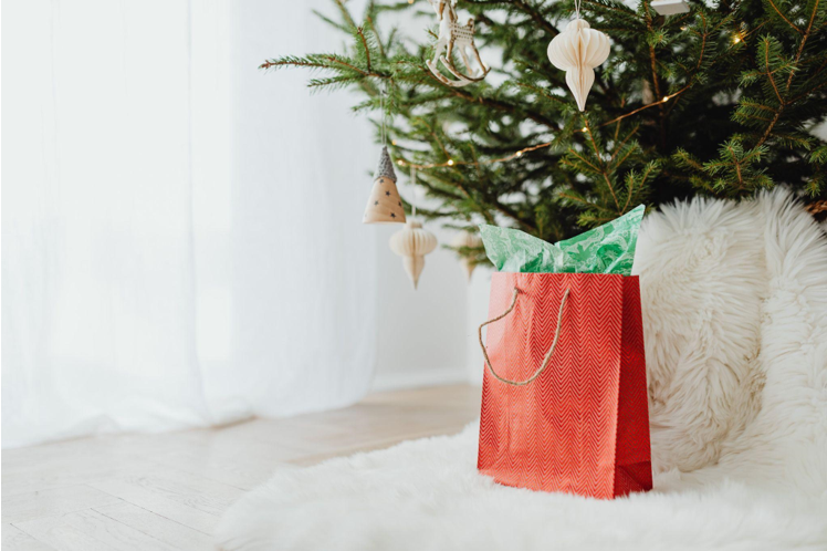 How to Make a DIY Tree Skirt for the Holidays